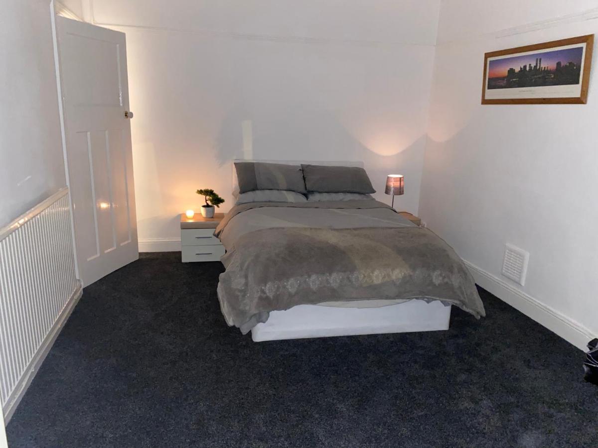 Spacious 2 Bed Apartment, Close To Village Shops Cardiff Exterior photo