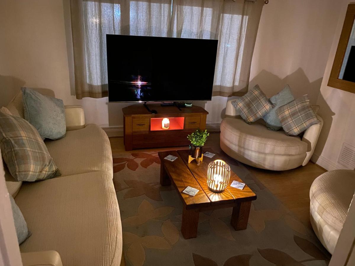 Spacious 2 Bed Apartment, Close To Village Shops Cardiff Exterior photo